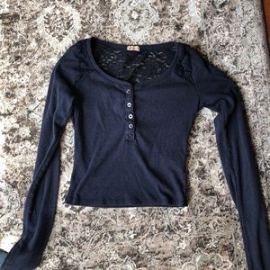 Hollister Cropped Long Sleeve Top